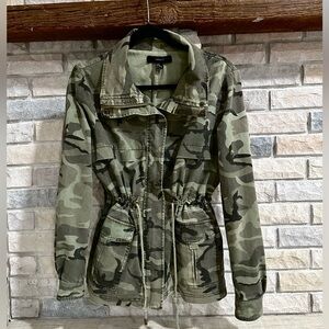 Forever 21 Green Utility Camo Jacket | Drawstring | Medium | Y2K | Street Style